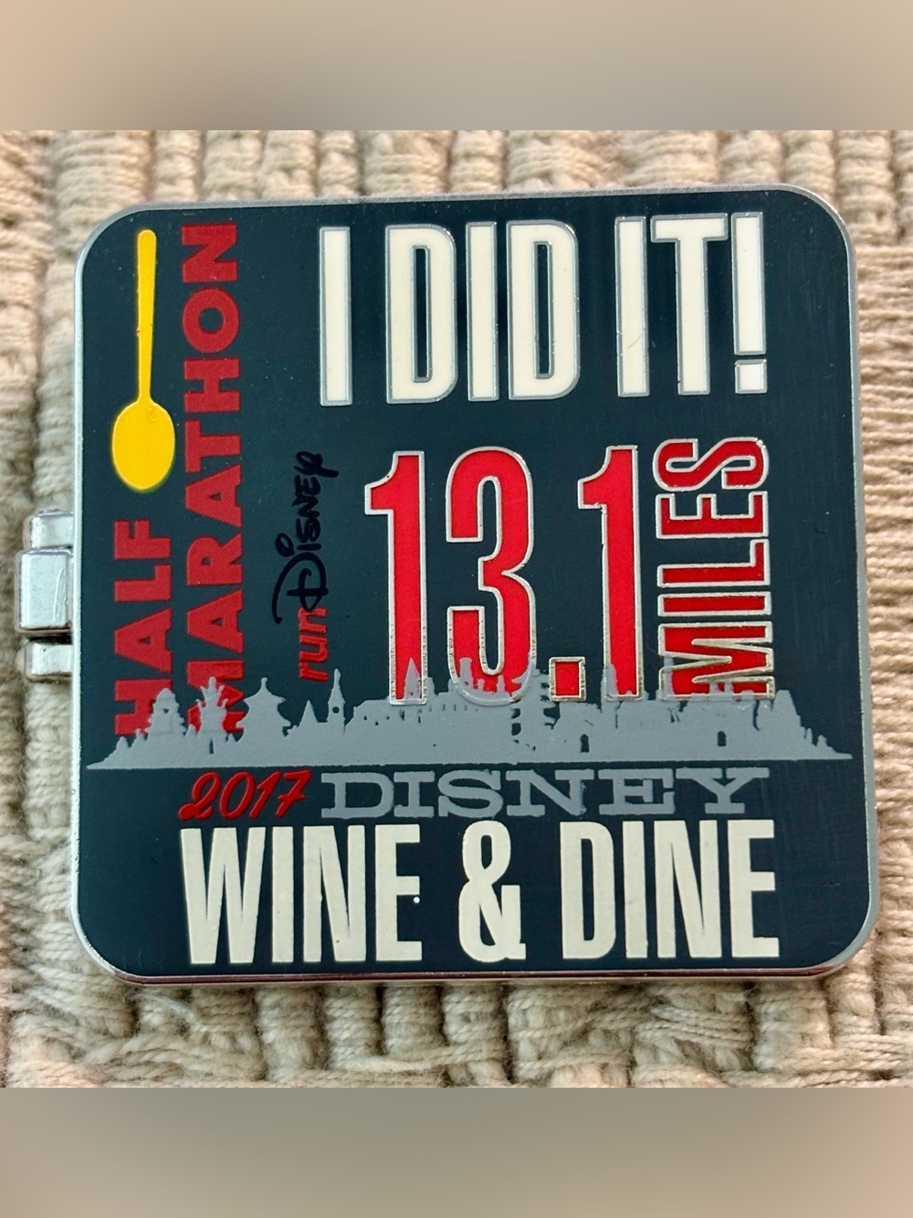 DISNEY 2017 *LR* "I Did It!" Wine & Dine 1/2 Marathon Hinged Pin